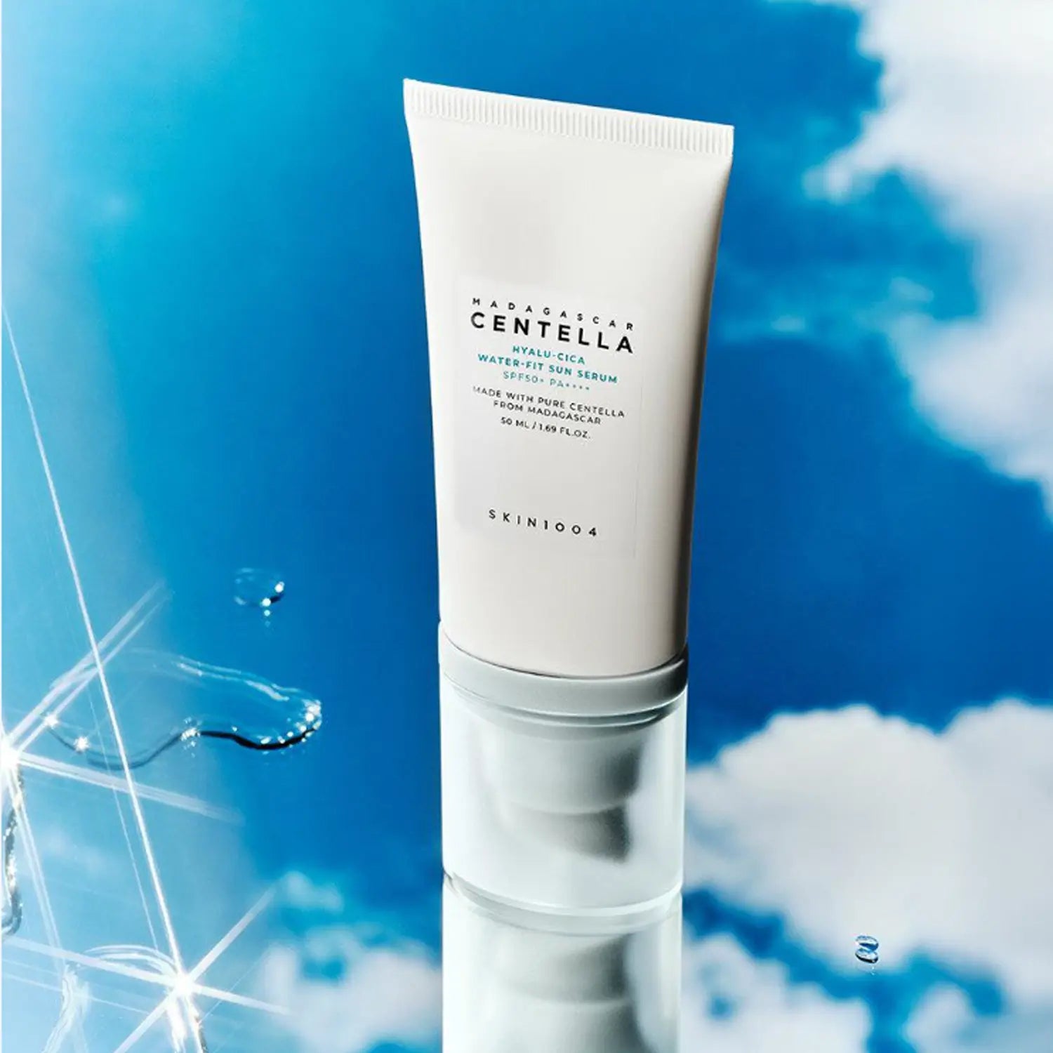 [SKIN1004] Madagascar Centella Water - Fit Sun Serum SPF50+ PA++++ (50ml) de SKIN1004 | Skincare disponible en kosmic