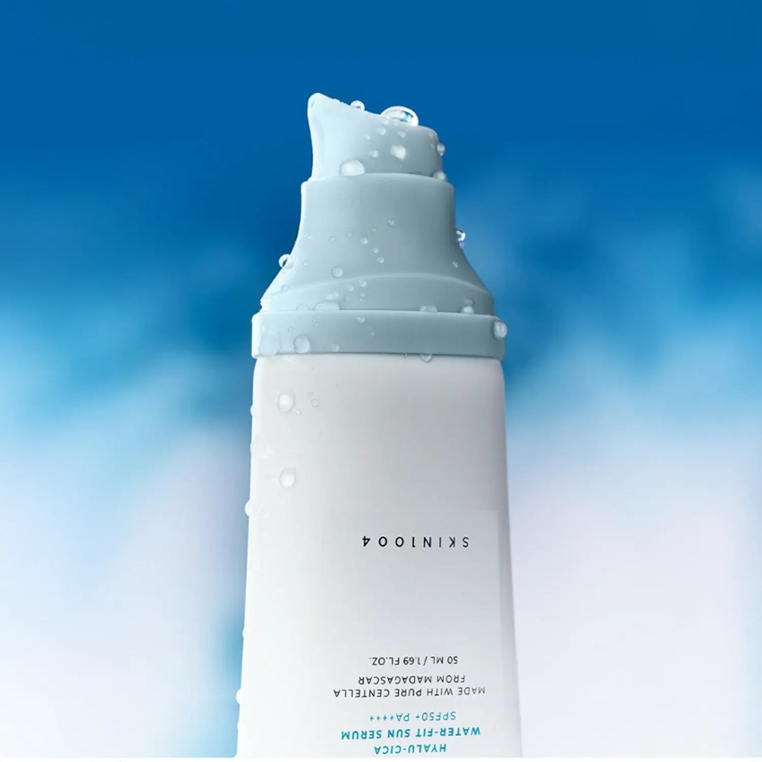 [SKIN1004] Madagascar Centella Water - Fit Sun Serum SPF50+ PA++++ (50ml) de SKIN1004 | Skincare disponible en kosmic